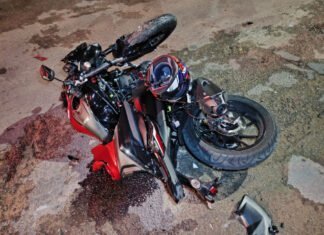 SINOP: grave acidente entre motocicleta e van deixa dois feridos; um segue em estado crítico