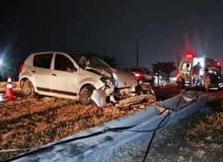 SINOP: carro perde freio e atinge poste na BR-163; motorista escapou sem ferimentos graves