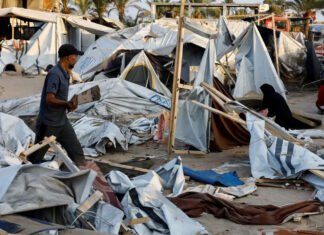 Um ano depois do Massacre do Hamas, Israel ataca mesquita e escola em Gaza e deixa 24 mortos