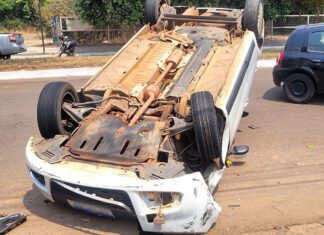 SINOP: colisão entre Sandero e Territory deixa motorista ferida e carro virado de ponta cabeça