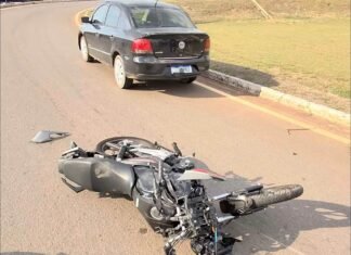 SINOP: jovem motociclista fica gravemente ferido em colisão com carro no acesso ao viaduto central
