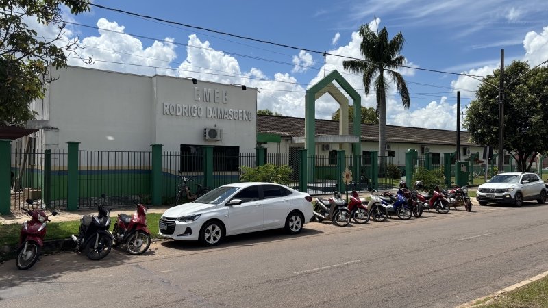 Fachada da EMEB Rodrigo Damasceno em Sinop