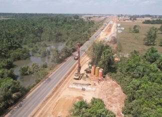 Obra da nova ponte sobre o rio Curupi, na BR-163, em Sinop