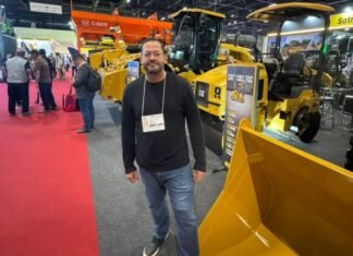 Sinop avalia tecnologias da Paving para modernizar serviços de infraestrutura Vice-prefeito e equipe de Sinop durante a Paving Conference 2026
