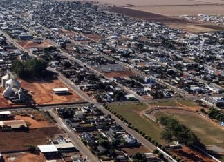 Vista aérea de Tapurah com lavouras próximas à área urbana