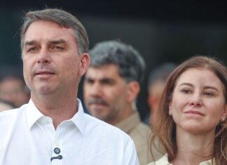 Flávio Bolsonaro participa de missa na Catedral de Brasília Flávio Bolsonaro participa de missa na Catedral de Brasília