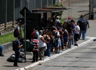 Motoristas de ônibus fazem paralisação na zona sul de São Paulo Motoristas de ônibus fazem paralisação na zona sul de São Paulo