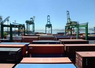 Balança comercial tem superávit de US$ 7,74 bilhões em setembro Balança comercial tem superávit de US$ 7,74 bilhões em setembro