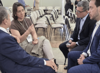 Secretária de Finanças de Sinop participa de encontro do TCE sobre a Reforma Tributária Ivete Mallmann e Ivan Schneider em encontro do TCE sobre a Reforma Tributária