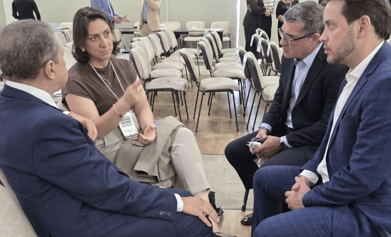 Ivete Mallmann e Ivan Schneider em encontro do TCE sobre a Reforma Tributária
