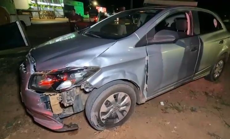 Carro envolvido na colisão na MT-140, no bairro Buritis