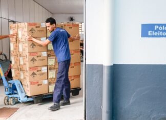 Saiba quais situações permitem acompanhante na cabine de votação
