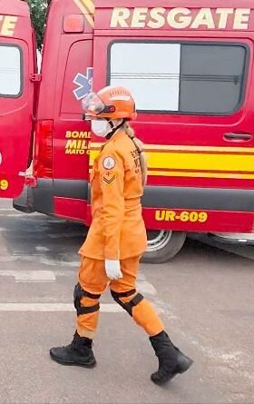 Equipes do Corpo de Bombeiros atenderam a ocorrência no Jardim Imperial