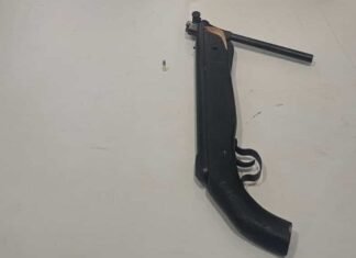 Espingarda de pressão adaptada apreendida pela polícia