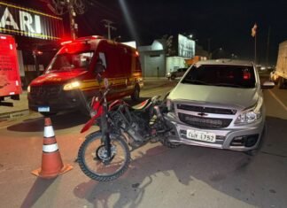 Veículos envolvidos em colisão na avenida Ênio Pipino, em Sinop