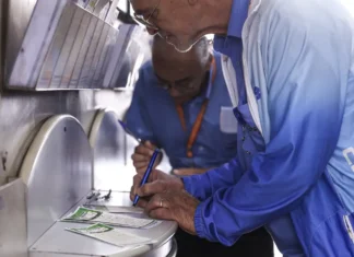 Mega-Sena acumula; prêmio pode chegar a R$ 185 milhões na terça-feira