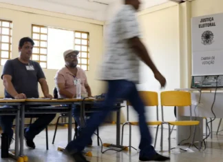 Cerca de 158,7 milhões de eleitores vão às urnas em todo o país