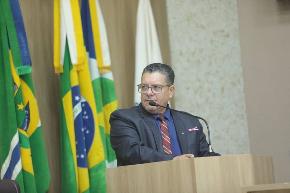 Vereador Toninho Bernardes durante entrevista