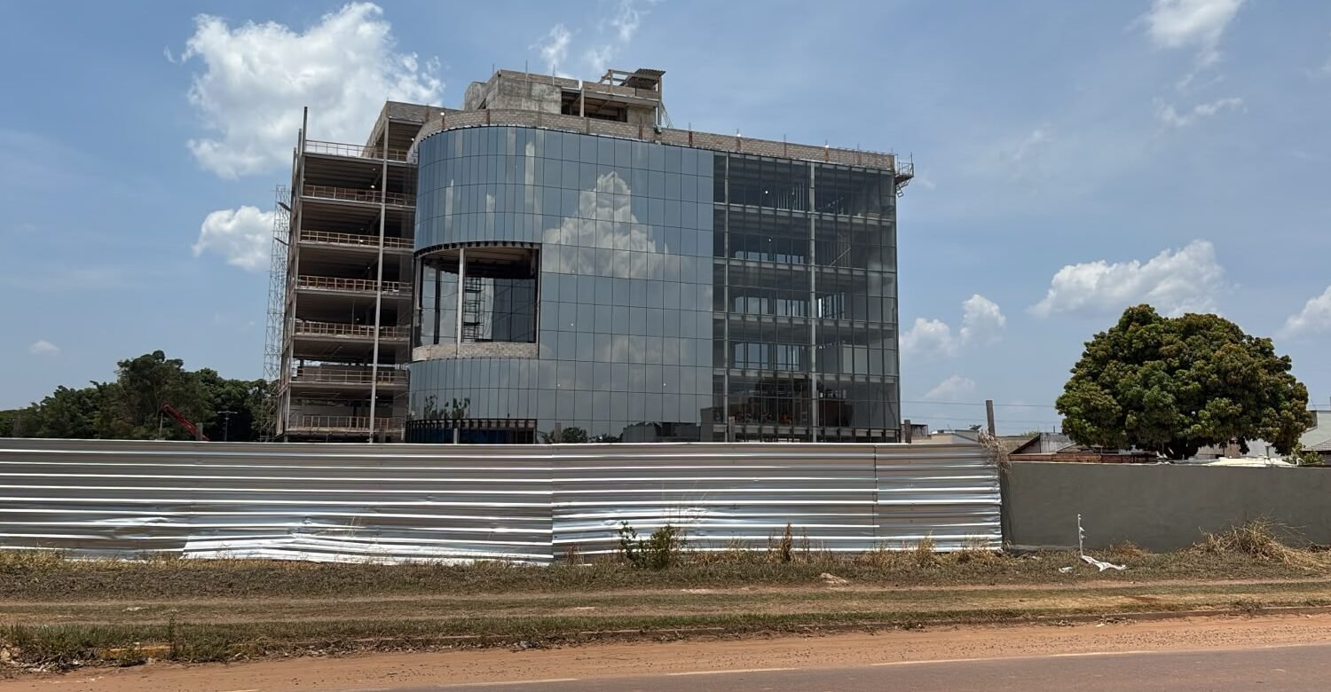 Canteiro de obras da nova sede da prefeitura de Sinop