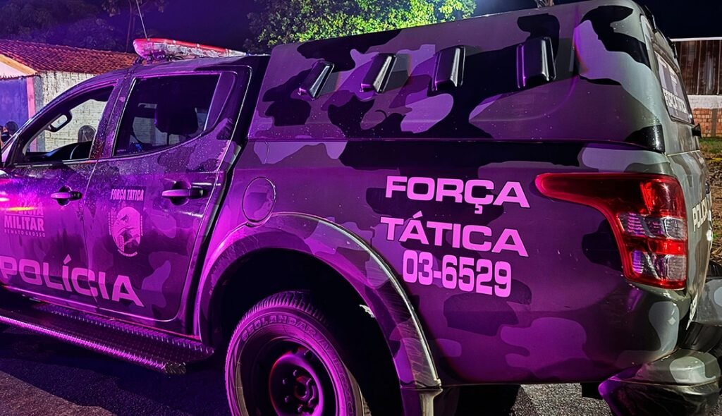Policiais militares da Força Tática em ação em Sinop