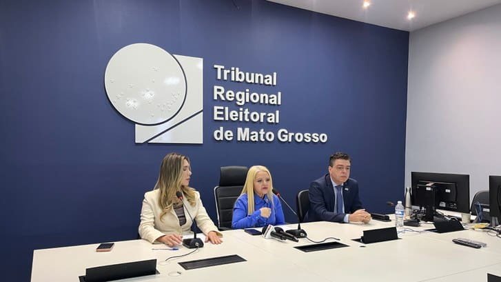 Autoridades do TRE-MT durante coletiva de imprensa