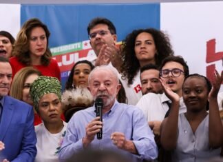 Lula cobra Flávio Bolsonaro sobre apoio ao fim da escala 6×1 Lula cobra Flávio Bolsonaro sobre apoio ao fim da escala 6x1
