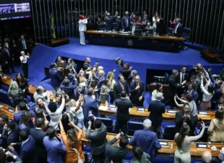 Imprensa estrangeira vê vitória de Lula em aprovação do fim da 6×1 Imprensa estrangeira vê vitória de Lula em aprovação do fim da 6x1