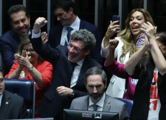 Senado aprova fim da escala 6×1 e redução da jornada de trabalho Senado aprova fim da escala 6x1 e redução da jornada de trabalho