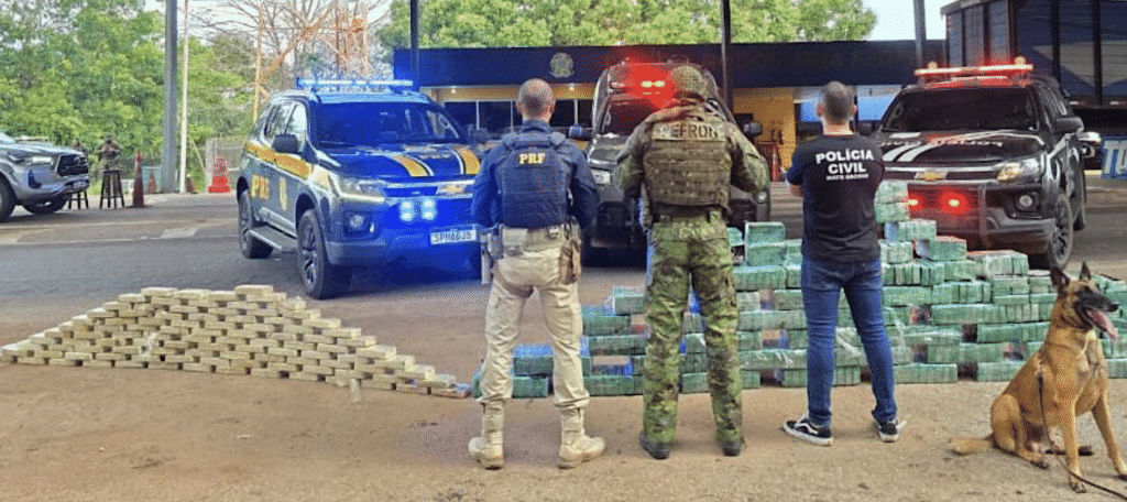 Tabletes de pasta base de cocaína apreendidos pela polícia em Jangada