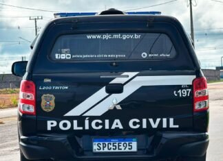 Viatura da Polícia Civil de Mato Grosso estacionada