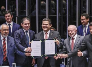 Congresso promulga emenda do fim da 6x1; escala 5x2 começa em 60 dias