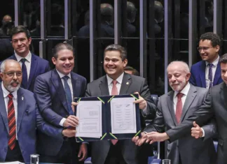 Alcolumbre homenageia Paim no fim da 6x1; entenda motivo
